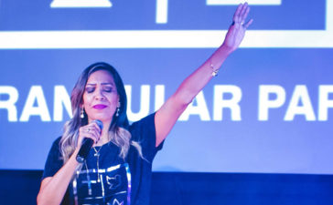 Aimée Chaves lança seu primeiro single "Te Encontrar"