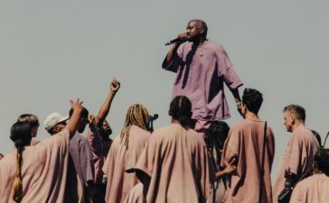 Kanye West vai discursar em evento com líderes religiosos homofóbicos