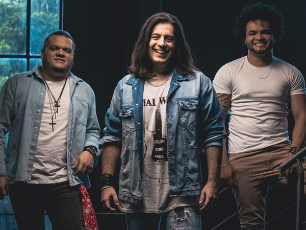 Banda Bálsamo lança single e clipe "S.O.S."