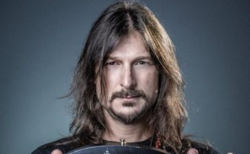 Rafael Bittencourt, integrante da banda Angra, regrava música cristã