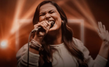 Sucesso do grupo Elevation Worship ganha versão oficial em português na voz de Bruna Olly