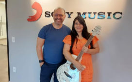 Aline Nunes assina contrato com a gigante Sony Music