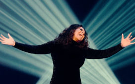 Após mais de três anos sem lançamentos inéditos, Sarah Beatriz apresenta “Canta”