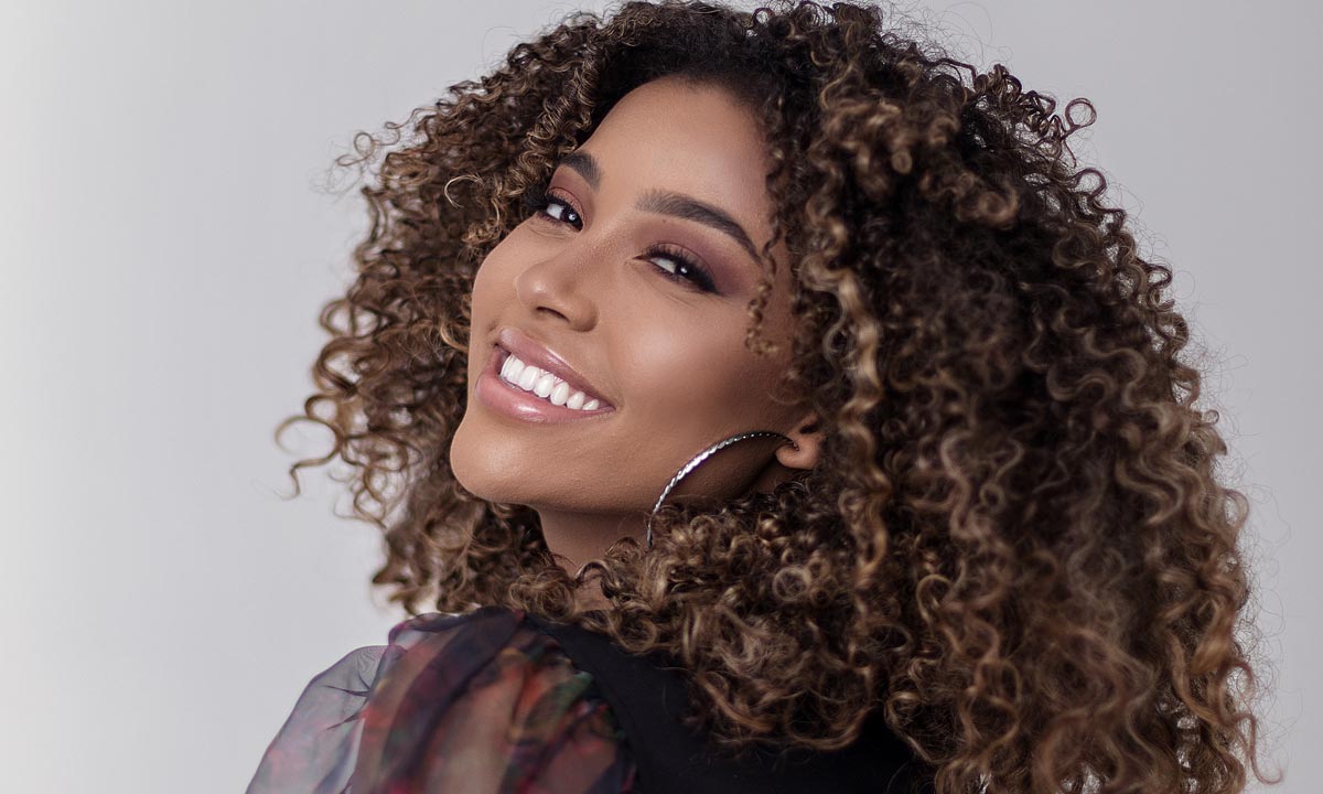 Gabriela Gomes apresenta o vídeo de “Dios Proveerá” - UAU Gospel