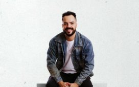 Cantor Adriell Santos lança seu primeiro single em espanhol, "Te Amo"