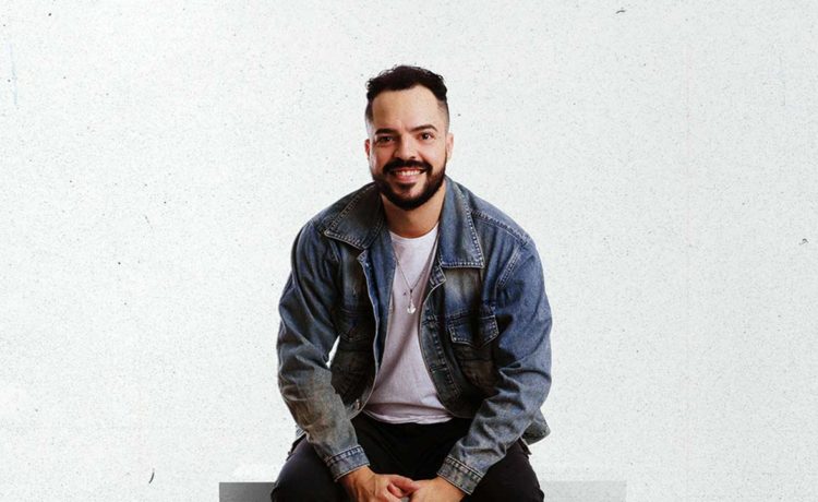 Cantor Adriell Santos lança seu primeiro single em espanhol, "Te Amo"