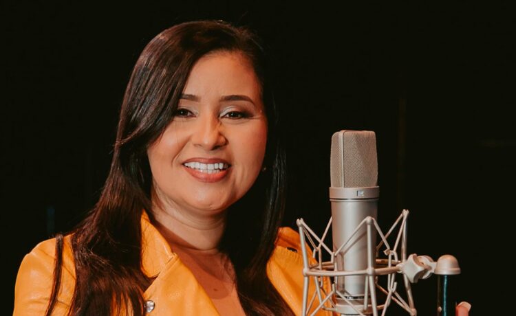 Central Gospel Music apresenta a cantora Rosangela Oliveira como nova aposta no estilo pentecostal